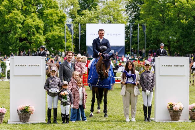 HAMBURG Al Shira aa 95 German Jumping and Dressage DERBY 2026, HAMBURG Al Shira aa 95 German Jumping and Dressage DERBY 2026 VAN OLST Mike BEL , Comme Elle Faut Odth Z Prize giving ceremony Al Shira aa Derby Tour Range Rover presents CSI4 Grand Prix Int jumping competition with jump off 1 50 m Hamburg, Jenischpark, Derby Park Klein Flottbek 16 May 2026