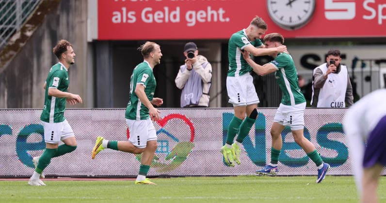Scheinfurt, 16 05 2026, Sachs Stadion, Soccer, 3 Liga, 38 Matchday , 1 FC Schweinfurt vs FC Erzgebirge Aue , In the picture Goal for Schweinfurt Sebastian Müller Mueller 37, Schweinfurt scores to 1 0 and cheers with teammates , Only for journalistic purposes Only for editorial use , DFB DFL regulations prohibit any use of photographs as image sequences and or quasi video , Picture Point