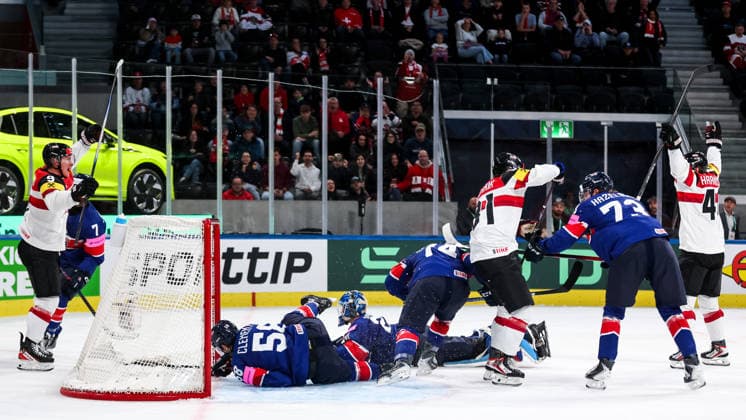 Ice hockey, Eishockey - IIHF WC 2026 ZURICH,SWITZERLAND,16.MAY.26 - ICE HOCKEY - IIHF Ice Hockey World Championship, WM, Weltmeisterschaft 2026, group stage, Austria vs Great Britain. Image shows the rejoicing of Leon Wallner (AUT).  GEPAxpictures xMaticxKlansek