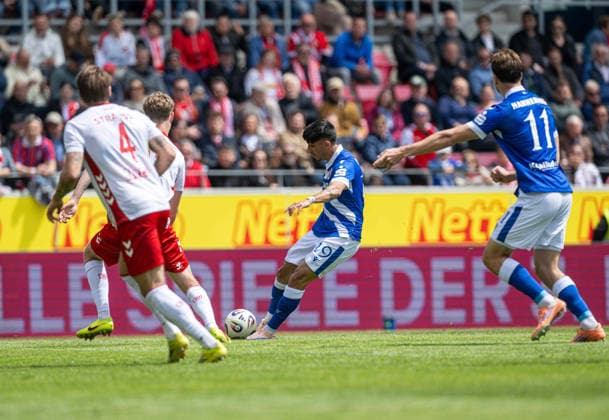Soccer, Men, Season 2025 2026, 3 Liga 38 Matchday , SSV Jahn Regensburg FC Energie Cottbus, Jannis Boziaris Energie Cottbus scores the goal to 0 1 against Felix Strauss Regensburg and Leopold Wurm Regensburg , 16 05 2026, Copyright: xSebastianxRäppold MatthiasxKochx