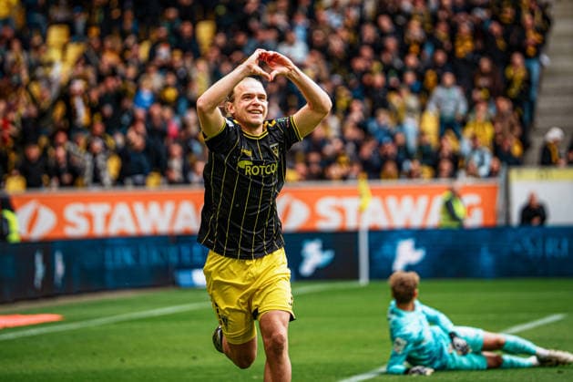 Germany Soccer 3 League Men 2025 2026, 38 Matchday TSV Alemannia Aachen vs TSV Havelse Tivoli Aachen Goal Lars Gindorf Alemannia Aachen, 23 , cheers, emotions, joy, heart, joy, emotions, cheers, gesture, gesture, emotion Copyright: xThiemoxRudolphx