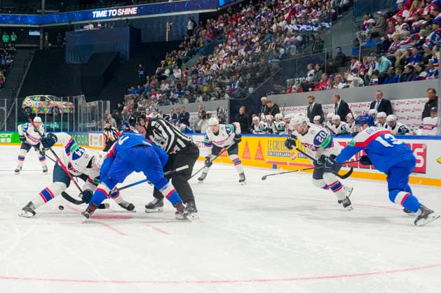 FRIBOURG, SWITZERLAND MAY 16 Tinus Luc Koblar of Norway L at the face off against Kristian Pospisil of Slovakia 2nd L during the 2026 IIHF Ice Hockey World Championship Switzerland game between Slovakia and Norway at BCF Arena on May 16, 2026 in Fribourg, Fribourg Fribourg BCF Arena Fribourg Switzerland Copyright: xJustPictures.ch JarixPestelaccix jp-en-EuSpIm-JP6_JAR_Slovakia_Norway_16May2026_00054