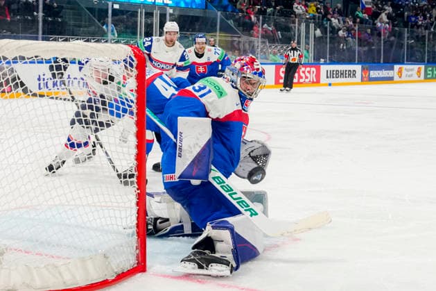 FRIBOURG, SWITZERLAND MAY 16 goalkeeper Samuel Hlavaj of Slovakia saves during the 2026 IIHF Ice Hockey World Championship Switzerland game between Slovakia and Norway at BCF Arena on May 16, 2026 in Fribourg, Fribourg Fribourg BCF Arena Fribourg Switzerland Copyright: xJustPictures.ch JarixPestelaccix jp-en-EuSpIm-JP6_JAR_Slovakia_Norway_16May2026_00058