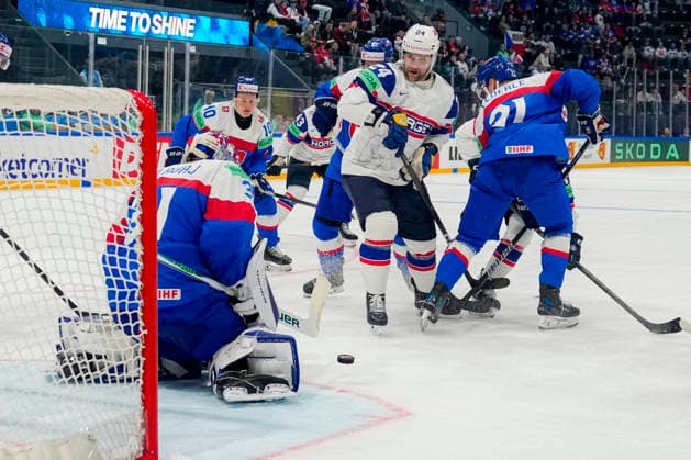 FRIBOURG, SWITZERLAND MAY 16 Jacob Berglund of Norway C against Sebastian Cederle of Slovakia R and goalkeeper Samuel Hlavaj of Slovakia L during the 2026 IIHF Ice Hockey World Championship Switzerland game between Slovakia and Norway at BCF Arena on May 16, 2026 in Fribourg, Fribourg Fribourg BCF Arena Fribourg Switzerland Copyright: xJustPictures.ch JarixPestelaccix jp-en-EuSpIm-JP6_JAR_Slovakia_Norway_16May2026_00067