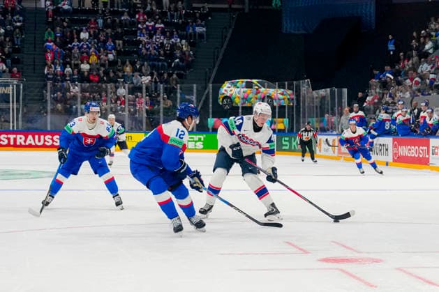 FRIBOURG, SWITZERLAND MAY 16 Tinus Luc Koblar of Norway R against Samuel Knazko of Slovakia L during the 2026 IIHF Ice Hockey World Championship Switzerland game between Slovakia and Norway at BCF Arena on May 16, 2026 in Fribourg, Fribourg Fribourg BCF Arena Fribourg Switzerland Copyright: xJustPictures.ch JarixPestelaccix jp-en-EuSpIm-JP6_JAR_Slovakia_Norway_16May2026_00073