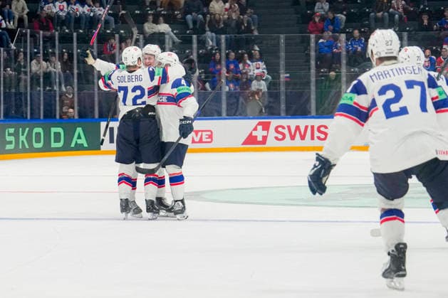 FRIBOURG, SWITZERLAND MAY 16 Norway celebrates his first goal during the 2026 IIHF Ice Hockey World Championship Switzerland game between Slovakia and Norway at BCF Arena on May 16, 2026 in Fribourg, Fribourg Fribourg BCF Arena Fribourg Switzerland Copyright: xJustPictures.ch JarixPestelaccix jp-en-EuSpIm-JP6_JAR_Slovakia_Norway_16May2026_00080