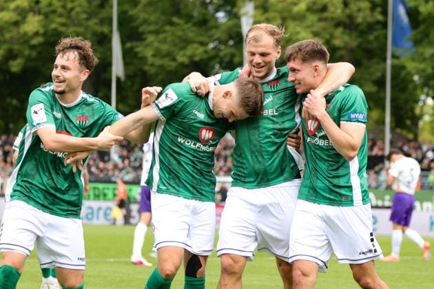 16 05 2026, Football, Men, Third League, 38 Matchday 3 League Season 2025 2026 FC Schweinfurt 05 FC Erzgebirge Aue From left Nico Grimbs FC Schweinfurt 05, 05 , Scorer Sebastian Müller FC Schweinfurt 05, 37 , Johannes Geis FC Schweinfurt 05, 30 and Nick Doktorczyk FC Schweinfurt 05, 02 celebrate the 1 0 Schweinfurt Riedel Bau Arena in Sachs Stadio Bayern Unterfranken Germany