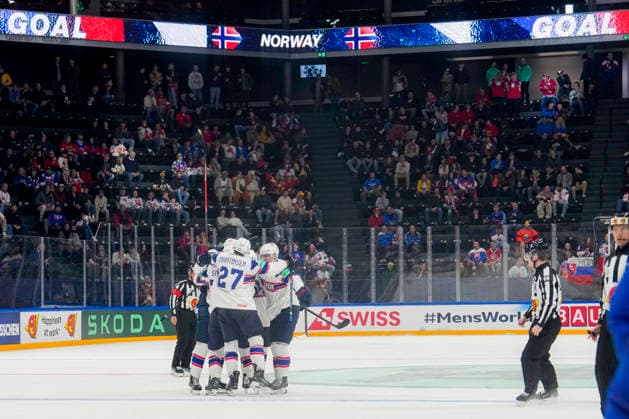 FRIBOURG, SWITZERLAND MAY 16 Norway celebrates his first goal during the 2026 IIHF Ice Hockey World Championship Switzerland game between Slovakia and Norway at BCF Arena on May 16, 2026 in Fribourg, Fribourg Fribourg BCF Arena Fribourg Switzerland Copyright: xJustPictures.ch JarixPestelaccix jp-en-EuSpIm-JP6_JAR_Slovakia_Norway_16May2026_00082