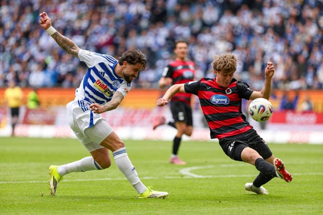 16 05 2026, GER, Football, Men, 3 Liga, Season 2025 2026, MSV Duisburg Viktoria Köln Lex Tyger Lobinger MSV Duisburg and Tim Kloss Viktoria Köln in the battle for the ball Duisburg schauinsland reisen Arena Nordrhein Westfalen Germany Copyright: xAdrianxSchlüterx