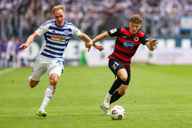 16 05 2026, GER, Soccer, Men, 3 Liga, Season 2025 2026, MSV Duisburg Viktoria Köln Florian Krüger MSV Duisburg and Lucas Mika Wolf Viktoria Köln in the battle for the ball Duisburg schauinsland reisen Arena Nordrhein Westfalen Germany Copyright: xAdrianxSchlüterx