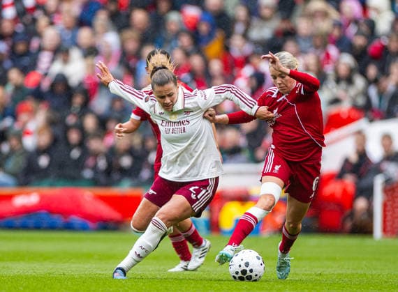 Football - FA Women™s Super League - Liverpool FC Women v Arsenal FC Women LIVERPOOL, ENGLAND - Saturday, May 16, 2026: Arsenal s Victoria Pelova (L) is challenged by Liverpool s Denise O Sullivan during the FA Women™s Super League match between Liverpool FC Women and Arsenal FC Women at Anfield. (Photo by David Rawcliffe Propaganda) LIVERPOOL Anfield MERSEYSIDE ENGLAND  Copyright: xPropagandax P2026-05-16-Liverpool_W_Arsenal_W-7