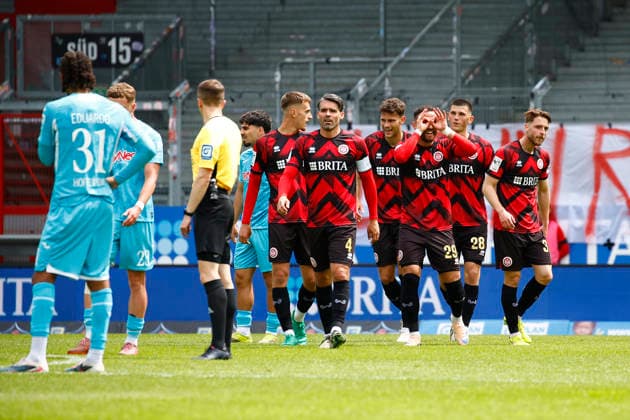 16 05 2026, xavx, Fussball 3 Liga, SV Wehen Wiesbaden TSG Hoffenheim U23 v l Fatih Kaya SV Wehen Wiesbaden celebrate the goal, Der Torjubel zum 1 0 DFL DFB REGULATIONS PROHIBIT ANY USE OF PHOTOGRAPHS as IMAGE SEQUENCES and or QUASI VIDEO Wiesbaden