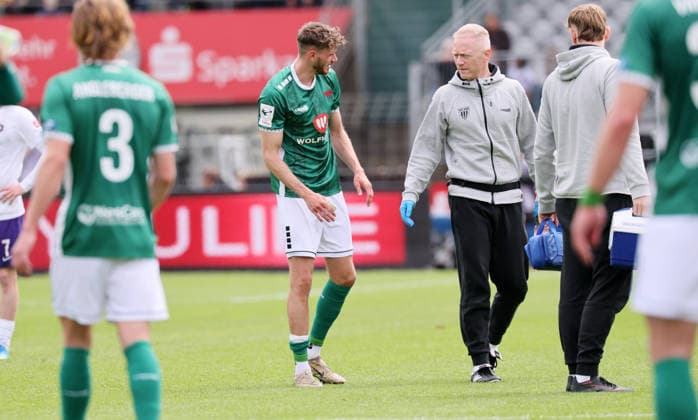 Scheinfurt, 16 05 2026, Sachs Stadion, Soccer, 3 Liga, Matchday 38, 1 FC Schweinfurt vs FC Erzgebirge Aue , In the picture Luca Trslic 18, Schweinfurt has to be treated for an injury and substituted a little later , Only for journalistic use Only for editorial use , DFB DFL regulations prohibit any use of photographs as image sequences and or quasi video , Picture Point