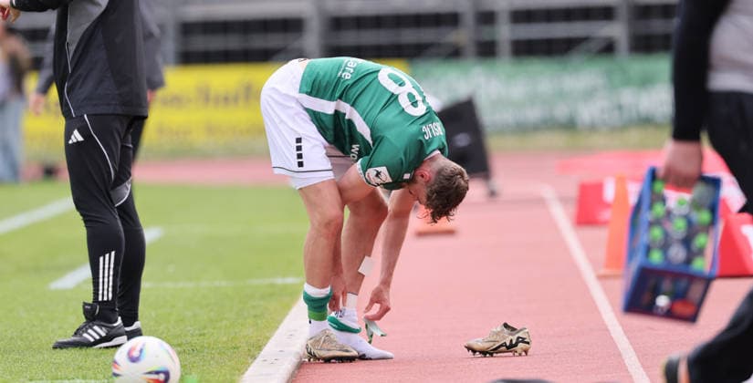 Scheinfurt, 16 05 2026, Sachs Stadion, Soccer, 3 Liga, Matchday 38, 1 FC Schweinfurt vs FC Erzgebirge Aue , In the picture Luca Trslic 18, Schweinfurt has to be treated for an injury and substituted a little later , Only for journalistic use Only for editorial use , DFB DFL regulations prohibit any use of photographs as image sequences and or quasi video , Picture Point