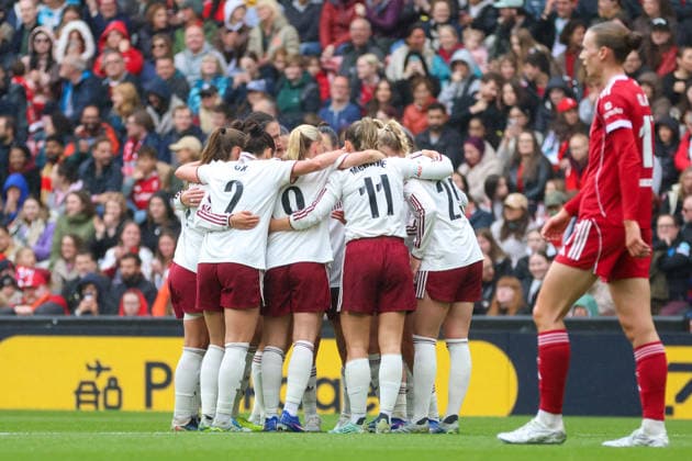 Liverpool FC Women v Arsenal FC women - Women s Super League 25 26 Arsenal FC women s Stina Blackstenius scores first goal for their team and celebrates with team during match against Liverpool Women - Women s Super League 16.05.2026 Liverpool Anfield Stadium United Kingdom Copyright: xZacharyxLockex