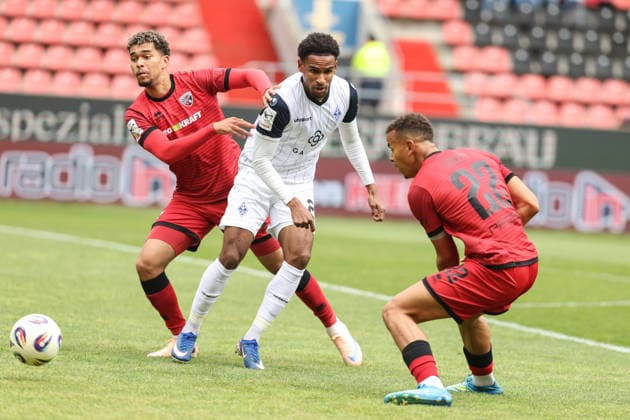 3 Liga FC Ingolstadt 04 SV Waldhof Mannheim duel Battle for the ball Marcel Costly 22, FCI Yann Sturm 7, FCI Ba Sanoussy 25 SVWM 3 Liga FC Ingolstadt 04 Season 2025 2026 SV Waldhof Mannheim