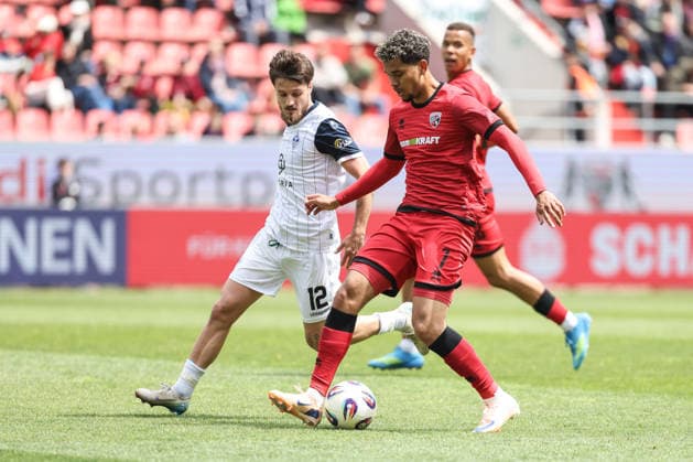 3 Liga FC Ingolstadt 04 SV Waldhof Mannheim Yann Sturm 7, FCI duel Fight for the ball Till Vincent 12 World Cup 3 Liga FC Ingolstadt 04 Season 2025 2026 SV Waldhof Mannheim