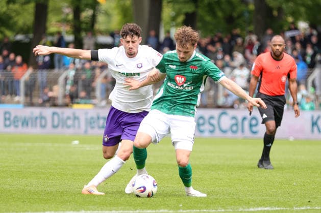 16 05 2026, Football, Men, Third League, 38 Matchday 3 League Season 2025 2026 FC Schweinfurt 05 FC Erzgebirge Aue From left Luan Simnica Erzgebirge Aue, 05 vs Nico Grimbs FC Schweinfurt 05, 05 Schweinfurt Riedel Bau Arena im Sachs Stadio Bayern Unterfranken Germany