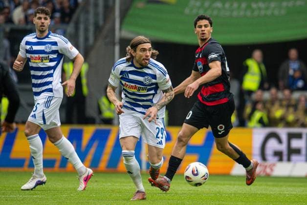 3 Liga MSV Duisburg Viktoria Köln FOR EDITORIAL PURPOSES ONLY p Soccer 3 Liga MSV Duisburg Viktoria Köln on 16 05 26 at the Schauinsland Reisen Arena in Duisburg Joshua Bitter Duisburg Duisburg Duisburg Copyright JakobxKlos Copyright: JakobxKlos doc85vcw6qbrmq10ez7n19k5 ,EDITORIAL USE ONLY Copyright: JakobxKlos