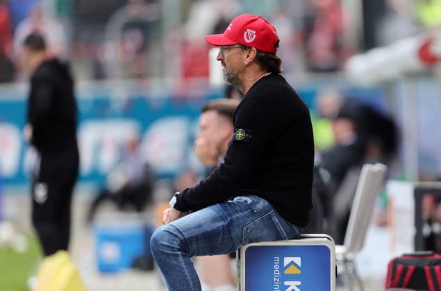 Wollitz Claus-Dieter Trainer Cottbus . Jahn Regensburg-Energie Cottbus , Fußball , 3.Liga , in dem JahnStadion, in Regensburg , Bayern , Deutschland. Mai 16 , 2026 . Photo by: Davide Elias IPA Photo Pressefoto DENL Copyright: xDavidexEliasx