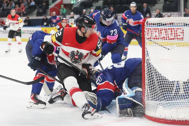 Ice Hockey World Championship 2026 AUT GBR Paul Huber in front of goalie Mat Robson 16 05 2026 Swiss Life Arena Zuerich , SWITZERLAND, Men IIHF Ice Hockey World Championship Zurich 2026 Group Austria Great Paul Huber left, Austria in front of goalie Mat Robson Great Britain