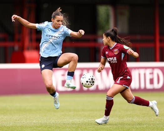 West Ham United gegen Manchester City WSL 16. Mai 2026, London Women s Super League West Ham United gegen Manchester City Iman Beney von Manchester City und Ines Belloumou von West Ham United Foto Jacques Feeney Abseits London UK  Copyright: xJacquesxFeeneyx xOffsidexOffside