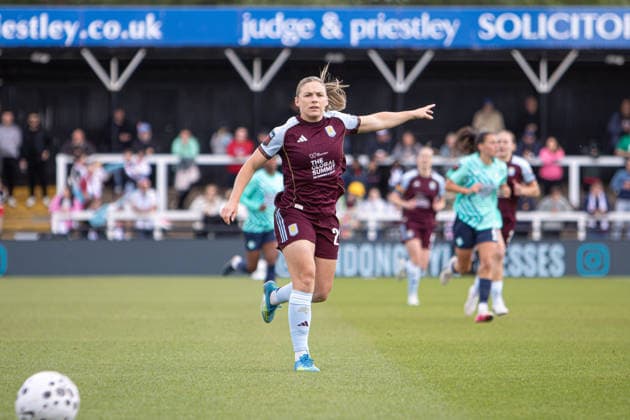 LONDON, ENGLAND - MAY 16: Kirsty Hanson (20 Aston Villa) in action during the Barclays Women?s Super League match between London City Lionesses and Aston Villa at Copperjax Community Stadium on May 16th 2026 (Photo by Emily Bittarello SPP). Copyright: xEmilyxBittarellox xSPPx Sportspressphoto_SPR147696