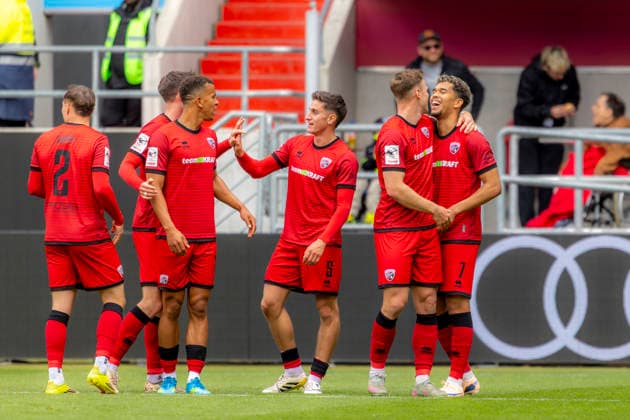 Ingolstadt, Germany 16 May 2026 3 Liga 2025 2026 Sp 38 FC Ingolstadt 04 vs SV Waldhof Mannheim In the picture in the Traube Goalscorer Yann Sturm FCI cheers with his teammates after his goal for 4 0, DFB regulations prohibit any use of photographs as image sequences and or quasi video Audi Sportpark Bayern Copyright: xFotostandx xSchäferx