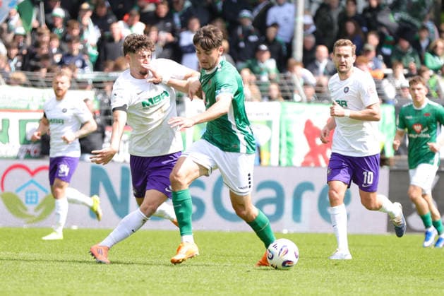 16 05 2026, Football, Men, Third League, 38 Matchday 3 League Season 2025 2026 FC Schweinfurt 05 FC Erzgebirge Aue From left Luan Simnica Erzgebirge Aue, 05 vs Dustin Forkel FC Schweinfurt 05, 17 Schweinfurt Riedel Bau Arena im Sachs Stadio Bayern Unterfranken Germany