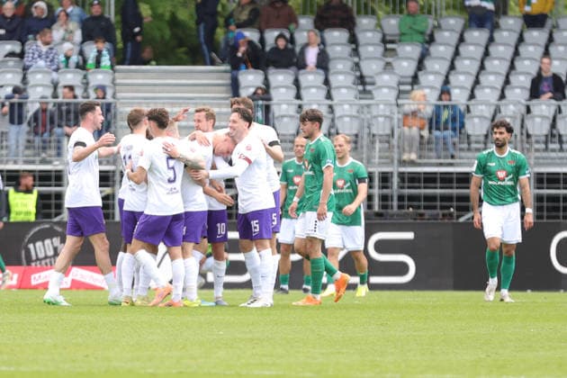 16 05 2026, Football, Men, Third League, 38 Matchday 3 League Season 2025 2026 FC Schweinfurt 05 FC Erzgebirge Aue Aue celebrates the 4 2 Schweinfurt Riedel Bau Arena in Sachs Stadio Bayern Unterfranken Germany