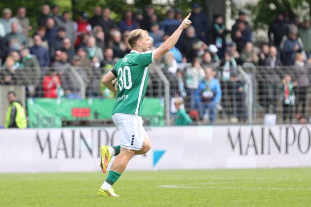 16 05 2026, Football, Men, Third League, 38 Matchday 3 League Season 2025 2026 FC Schweinfurt 05 FC Erzgebirge Aue Johannes Geis FC Schweinfurt 05, 30 celebrates his goal from the penalty spot to 2 2, single picture Schweinfurt Riedel Bau Arena im Sachs Stadio Bayern Unterfranken Germany