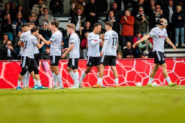 Team SC Verl celebrating after goal for 3 0 by Julian Stark SC Verl, 07 GER, SC Verl vs TSV 1860 Muenchen, Football, 3 Liga, 38 Matchday, Season 2025 2026, 16 05 2026 DFL Regulations prohibit any use of photographers as image sequences and or quasi video GER, SC Verl vs TSV 1860 Muenchen, Football, 3 Liga, 38 Matchday, Season 2025 2026, 16 05 2026 Verl Copyright: xEibner-Pressefoto JanxRollingerx EP_JSK