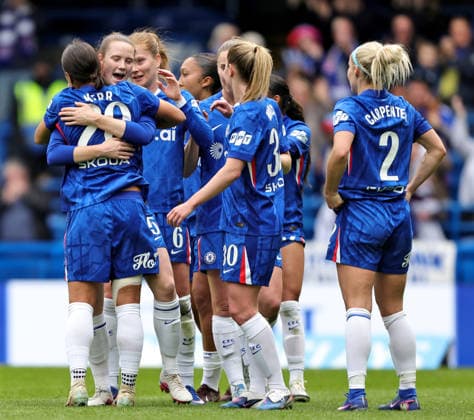 Chelsea Women v Manchester United, ManU Women Barclays Women s Super League Sam Kerr of Chelsea Women celebrates with her teammates after scoring her sides first goal during the Barclays Women s Super League match at Stamford Bridge, London 16 05 2026 UK Newspapers OUT Copyright: xNeilxHolmesx FIL-23442-0017