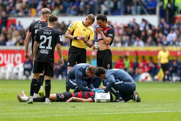 16 05 2026, GER, Soccer, Men, 3 Liga, Season 2025 2026, MSV Duisburg Viktoria Köln Tobias Eisenhuth Viktoria Köln is injured on the ground Duisburg schauinsland reisen Arena Nordrhein Westfalen Germany Copyright: xAdrianxSchlüterx