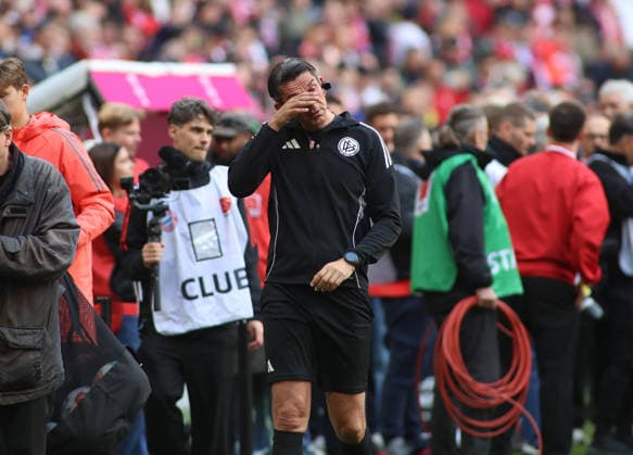 Football, Men, Bundesliga, Season 2025 2026, FC Bayern Munich 1 FC Cologne, Allianz Arena Deniz Aytekin at his last match as referee, sad, tears, crying, emotion, hand in face DFB, DFL regulations prohibit any use of photographs as image sequences and or quasi video