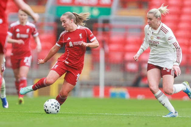 Liverpool FC Women v Arsenal FC women - Women s Super League 25 26 Liverpool Women s Caitlin Foord dribbling away from Victoria Pelova during match against Arsenal - Women s Super League 16.05.2026 Liverpool Anfield Stadium United Kingdom Copyright: xZacharyxLockex