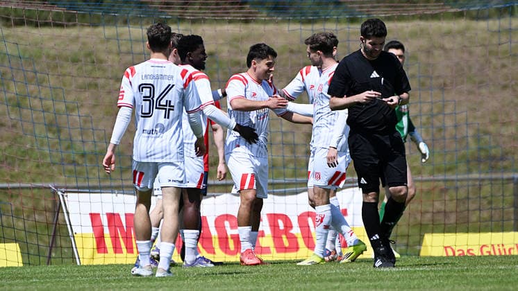 Soccer Regionalliga Nordost, Season 2025 2026, Matchday 34, FC Eilenburg vs Hallescher FC 16 05 2026 Goal for HFC in the match Eilenburg vs Halle 16 05 2026 Goalscorer Bocar Baro Attack Forward Hallescher FC, shirt number 26 center left scores 0 2 and cheers with his teammates, among others Felix Langhammer defense defender Hallescher FC, back number 34 , Joscha Wosz midfield Hallescher FC, back number 20 , Max Kulke midfield Hallescher FC, back number 17 Eilenburg Saxony Germany Ilburg Stadium