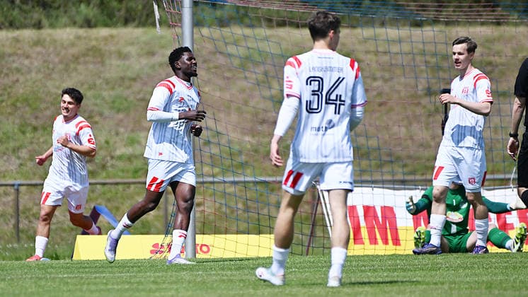 Soccer Regionalliga Nordost, Season 2025 2026, Matchday 34, FC Eilenburg vs Hallescher FC 16 05 2026 Goal for HFC in the match Eilenburg vs Halle 16 05 2026 Goalscorer Bocar Baro Attack Forward Hallescher FC, shirt number 26 center left scores 0 2 and cheers with his teammates, among others Felix Langhammer defense defender Hallescher FC, back number 34 , Joscha Wosz midfield Hallescher FC, back number 20 , Max Kulke midfield Hallescher FC, back number 17 Eilenburg Saxony Germany Ilburg Stadium