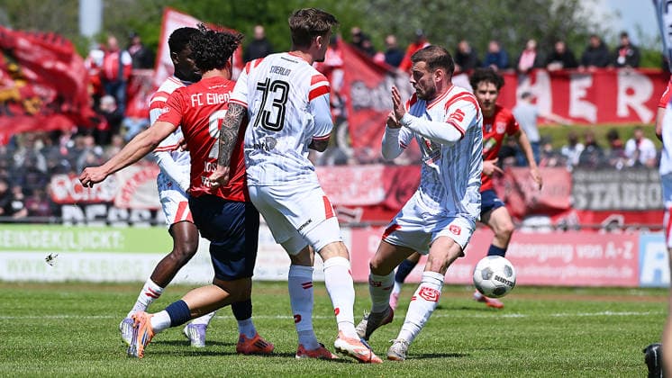 Soccer Regionalliga Nordost, Season 2025 2026, Matchday 34, FC Eilenburg vs Hallescher FC 16 05 2026 Duel for the ball between Corvin Kosak Center forward Eilenburg, back number 9 , Niclas Stierlin Midfield Hallescher FC, back number 13 , Max Kulke Midfield Hallescher FC, back number 17 v l n r at the match Eilenburg vs Halle 16 05 2026 Eilenburg Saxony Germany Ilburg Stadium