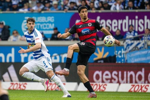 3 Liga MSV Duisburg Viktoria Köln FOR EDITORIAL PURPOSES ONLY p Soccer 3 Liga MSV Duisburg Viktoria Köln on 16 05 26 at Schauinsland Reisen Arena in Duisburg Tobias Fleckstein Duisburg ,left Jakob Sachse Viktoria Köln ,right Duisburg Copyright JakobxKlos Copyright: JakobxKlos doc85vdgibw11s1e0njygz4 ,EDITORIAL USE ONLY Copyright: JakobxKlos