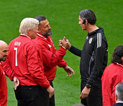 16 05 2026, Soccer Bundesliga 2025 2026, Matchday 34, FC Bayern Munich 1 FC Cologne, in the Allianz Arena Munich, Referee Deniz Aytekin Oberasbach ends his refereeing career, Hasan Salihamidzic and Oliver Kahn both Bayern Munich celebrate the referee, DFL and DFB regulations prohibit any use of photographs as image sequences and or quasi video