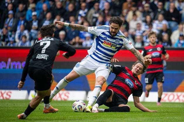 3 Liga MSV Duisburg Viktoria Köln FOR EDITORIAL PURPOSES ONLY p Soccer 3 Liga MSV Duisburg Viktoria Köln on 16 05 26 at the Schauinsland Reisen Arena in Duisburg Lex Tyger Lobinger Duisburg Duisburg Duisburg Copyright JakobxKlos Copyright: JakobxKlos doc85vdgiyxx1k1n5lamh0s ,EDITORIAL USE ONLY Copyright: JakobxKlos
