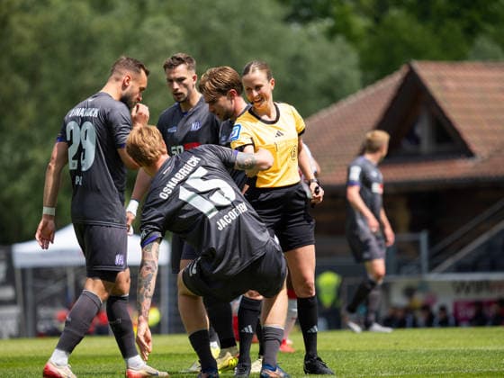 Referee Davina Lutz helps Bjarke Jacobsen VfL Osnabrueck, 15 on get up GER, VfB Stuttgart II vs VfL Osnabrueck, Football, 3 Bundesliga, Matchday 38, Match 2025 2026, 16 05 2026 GER, VfB Stuttgart II vs VfL Osnabrueck, Football, 3 Bundesliga, Matchday 38, Match 2025 2026, 16 05 2026 Aspach Copyright: xEibner-Pressefoto CarstenxSchwerx EP_CSG