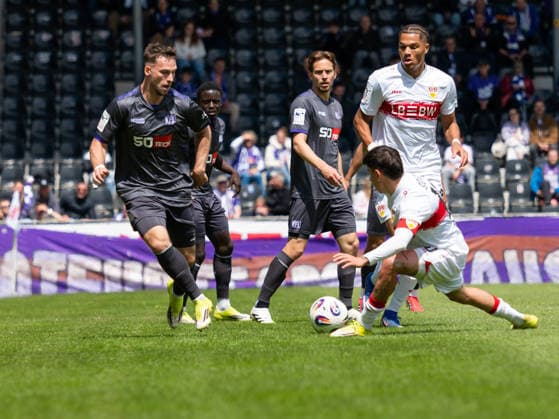Robin Meißner VfL Osnabrueck, 11 , Nicolas Sessa VfB Stuttgart II, 10 on ground GER, VfB Stuttgart II vs VfL Osnabrueck, Football, 3 Bundesliga, 38 Matchday, Season 2025 2026, 16 05 2026 GER, VfB Stuttgart II vs VfL Osnabrueck, Football, 3 Bundesliga, 38 Matchday, Season 2025 2026, 16 05 2026 Aspach Copyright: xEibner-Pressefoto CarstenxSchwerx EP_CSG