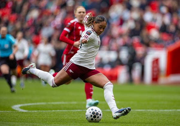 Football - FA Women™s Super League - Liverpool FC Women v Arsenal FC Women LIVERPOOL, ENGLAND - Saturday, May 16, 2026: Arsenal s Olivia Smith during the FA Women™s Super League match between Liverpool FC Women and Arsenal FC Women at Anfield. (Photo by David Rawcliffe Propaganda) LIVERPOOL Anfield MERSEYSIDE ENGLAND  Copyright: xPropagandax P2026-05-16-Liverpool_W_Arsenal_W-19