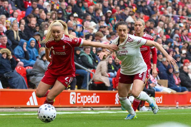 Liverpool FC Women v Arsenal FC women - Women s Super League 25 26 Arsenal FC Emily Ann Fox running to the ball against Anna Josendal during match against Liverpool Women - Women s Super League 16.05.2026 Liverpool Anfield Stadium United Kingdom Copyright: xZacharyxLockex