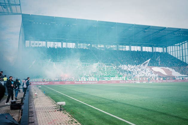 1 Bundesliga FC St Pauli vs VfL Wolfsburg, 16 05 2026 VfL Wolfsburg fans set off pyrotechnics Football, 1 Bundesliga, 34 Matchday FC St Pauli vs VfL Wolfsburg on 16 05 2026 at Millerntor Stadion, Hamburg DFL REGULATIONS PROHIBIT ANY USE OF PHOTOGRAPHS AS IMAGE SEQUENCES AND OR QUASI VIDEO Copyright: xBEAUTIFULxSPORTS Tonhäuserx