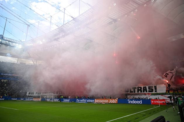 16 05 2026, xjhx, Soccer 1 Bundesliga, Eintracht Frankfurt VfB Stuttgart v l Fans Eintracht Frankfurt, Atmosphere, Scarves, ending Pyrotechnics, Benglos, Smoke, Fog, Fireworks DFL DFB REGULATIONS PROHIBIT ANY USE OF PHOTOGRAPHS as IMAGE SEQUENCES and or QUASI VIDEO Frankfurt am Main