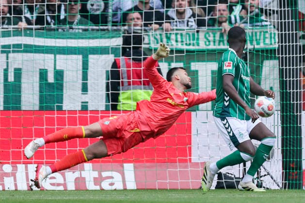 Torhueter Mio Backhaus Werder Bremen controls the ball, Bundesliga, SV Werder Bremen v Borussia Dortmund, Weserstadion on May 16, 2026 in Bremen, Germany Photo by Marco Steinbrenner DeFodi Images Torhueter Mio Backhaus Werder Bremen controls the ball, Bundesliga, SV Werder Bremen v Borussia Dortmund, Weserstadion, May 16, 2026 in Bremen, Germany Photo by Marco Steinbrenner DeFodi Images DFL regulations prohibit any use of photographs as image sequences and or quasi video