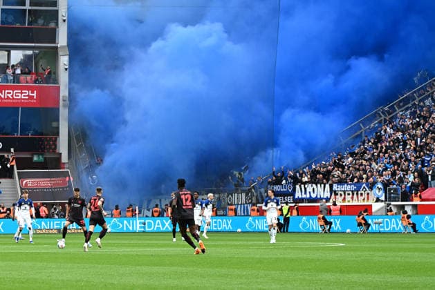 Fans Hamburger SV fans using pyrotechnics during the Bundesliga match between Bayer 04 Leverkusen and Hamburger SV, BayArena on May 16, 2026 in Leverkusen, Germany Photo by Ralf Treese DeFodi Images Fans Hamburger SV supporters use pyrotechnics during the Bundesliga match between Bayer 04 Leverkusen and Hamburger SV at BayArena on May 16, 2026 in Leverkusen, Germany Photo by Ralf Treese DeFodi Images DFL regulations prohibit any use of photographs as image sequences and or quasi video Photo by Ralf Treese DeFodi Images